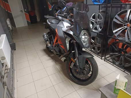 2016 KTM 1290 Super Duke GT, серый, 1100000 рублей, вид 2