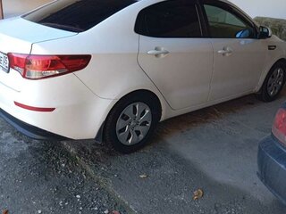 2015 Kia Rio III Рестайлинг, белый, 827000 рублей, вид 3