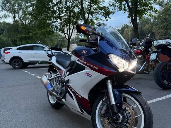 2020 Honda VFR 800, белый, 950000 рублей