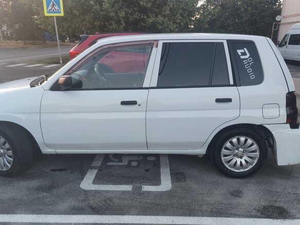 2000 Mazda Demio I (DW), белый, 260000 рублей - вид 6