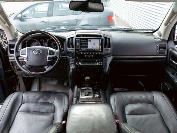 2013 Toyota Land Cruiser 200 Series Рестайлинг 1, чёрный, 2895000 рублей - вид 15