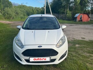 2015 Ford Fiesta Mk6 Рестайлинг, белый, 615000 рублей, вид 3