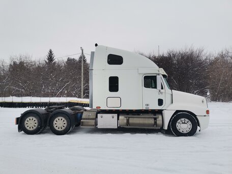 2000 Freightliner Century Class, белый, 3000000 рублей, вид 3