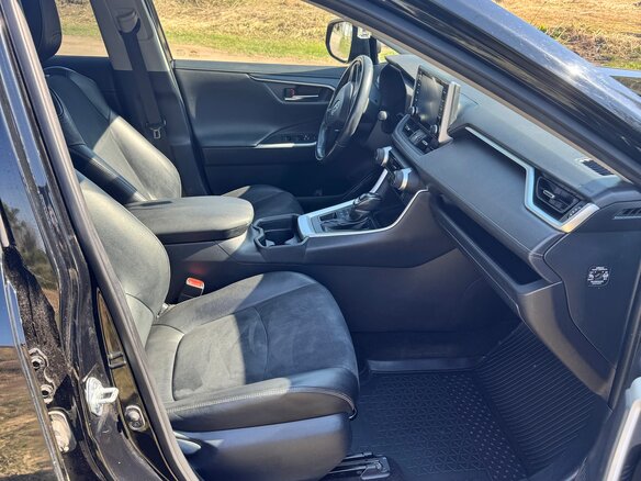 2020 Toyota RAV4 V (XA50), чёрный, 4200000 рублей - вид 11