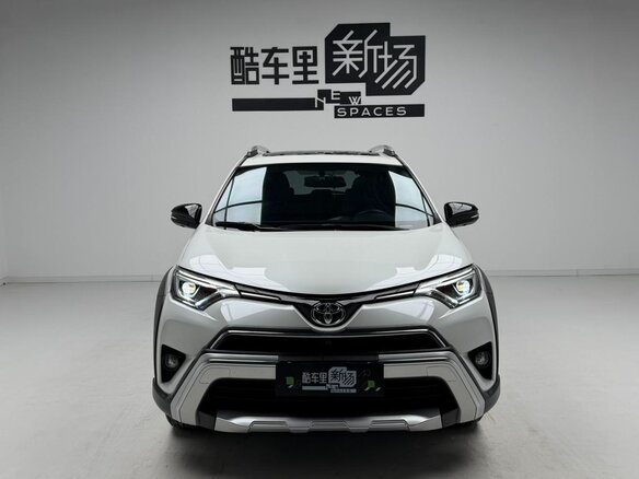 2016 Toyota RAV4 IV (XA40) Рестайлинг, белый - вид 1