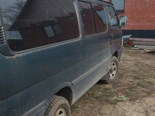 2001 Toyota Regius Ace H100, зелёный, 650000 рублей, вид 1