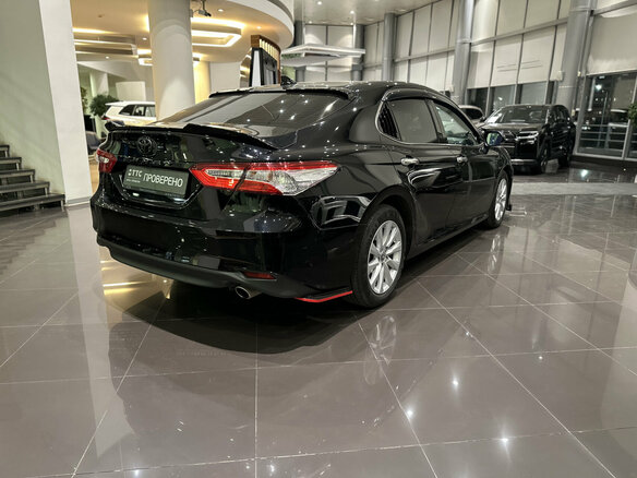 2020 Toyota Camry VIII (XV70), чёрный, 3670000 рублей - вид 4