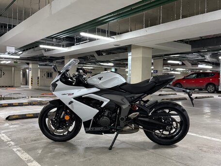 2023 Triumph Daytona 660, белый, 815000 рублей, вид 3