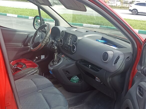2009 Peugeot Partner II, красный, 460000 рублей - вид 5