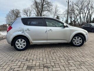 2009 Kia Ceed I, серебристый, 520000 рублей, вид 4