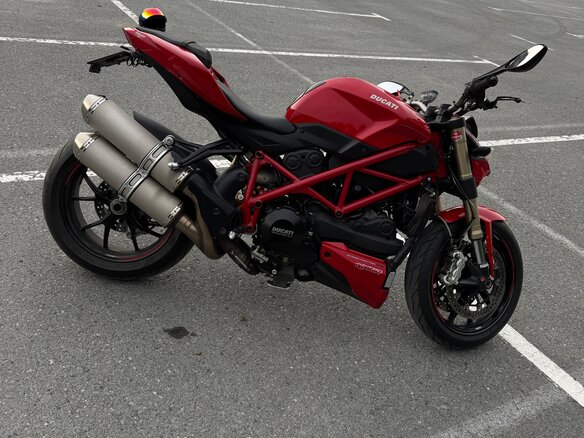 2011 Ducati Streetfighter, красный, 750000 рублей - вид 4