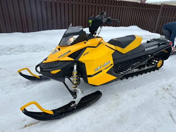 2008 BRP Ski-Doo Summit 800, жёлтый, 580000 рублей