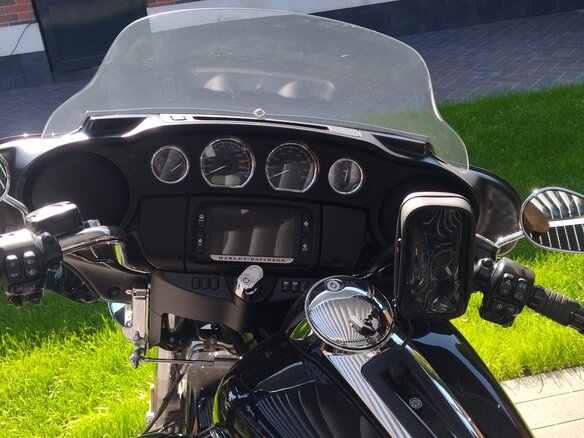 2018 Harley-Davidson CVO Tri Glide, чёрный, 3300000 рублей - вид 4