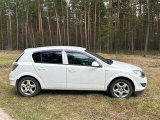 2011 Opel Astra H Рестайлинг, белый, 450000 рублей, вид 2