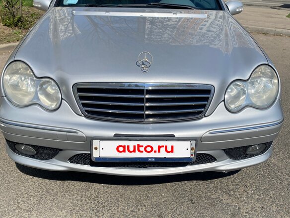 2004 Mercedes-Benz C-Класс 230 II (W203) Рестайлинг, серебристый, 850000 рублей - вид 1