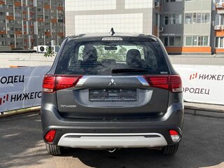 2021 Mitsubishi Outlander III Рестайлинг 3, серый, 1850000 рублей, вид 4