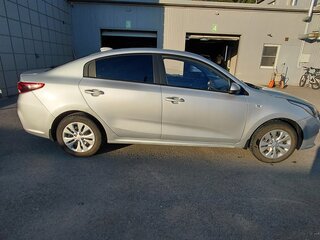 2017 Kia Rio IV, серебристый, 1100000 рублей, вид 5