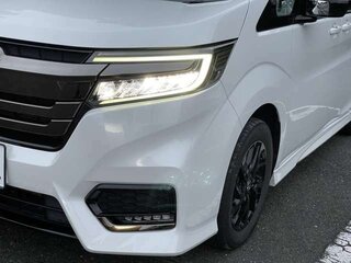 2022 Honda Stepwgn Spada V Рестайлинг, белый, 1950000 рублей, вид 3