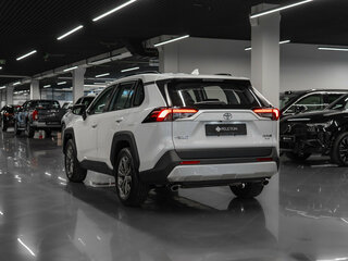 2025 Toyota RAV4 V (XA50), белый, 4200000 рублей, вид 4