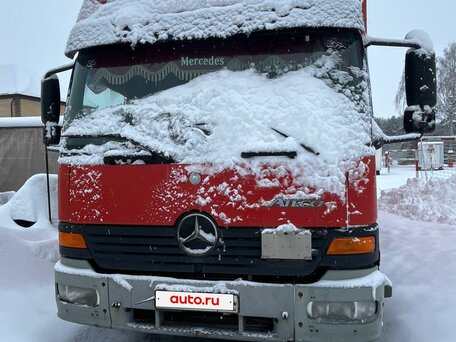 2002 Mercedes-Benz Atego, красный, 2600000 рублей, вид 3