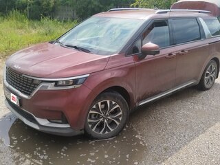 2022 Kia Carnival IV, красный, 3970000 рублей, вид 3