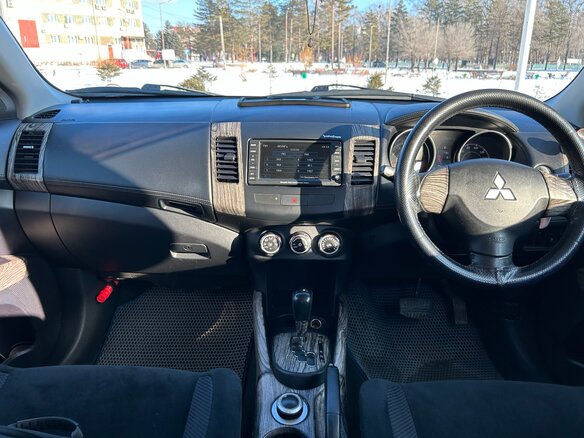2012 Mitsubishi Outlander II Рестайлинг, белый, 1250000 рублей - вид 8