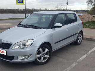 2012 Skoda Fabia II Рестайлинг, серебристый, 575000 рублей, вид 1