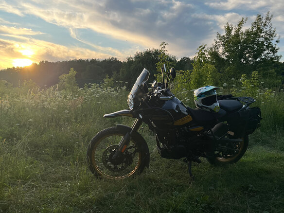 2024 Royal Enfield Himalayan, чёрный
