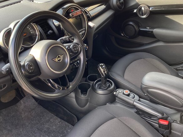 2020 Mini Hatch Cooper III (F55/F56) Рестайлинг, белый, 1750000 рублей - вид 7