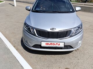 2013 Kia Rio 5-speed III, серебристый, 890000 рублей, вид 1