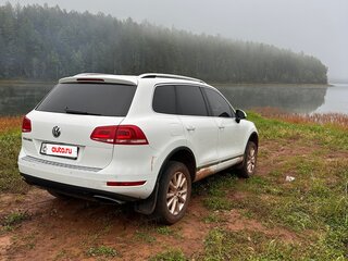2013 Volkswagen Touareg II, белый, 2500000 рублей, вид 4