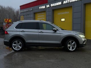 2021 Volkswagen Tiguan II Рестайлинг, серебристый, 3500000 рублей, вид 5