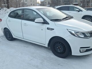 2015 Kia Rio III Рестайлинг, белый, 810000 рублей, вид 1