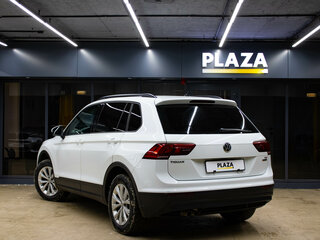 2017 Volkswagen Tiguan II, белый, 1949000 рублей, вид 3