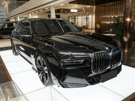 2025 BMW 7 серии 740i xDrive VII (G70), чёрный, 18930200 рублей, вид 1
