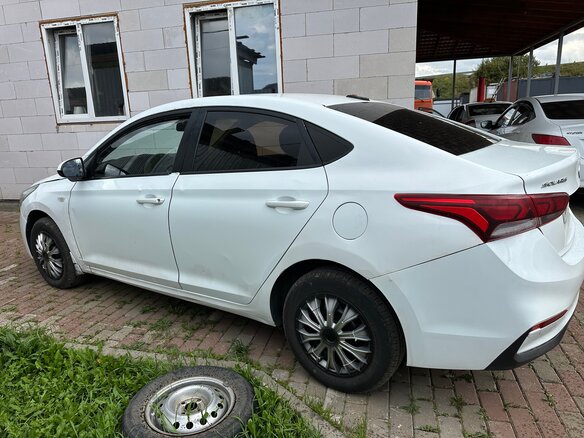 2017 Hyundai Solaris II, белый - вид 2