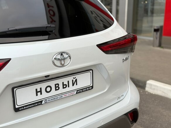 2025 Toyota Highlander IV (XU70), белый, 5550000 рублей - вид 6