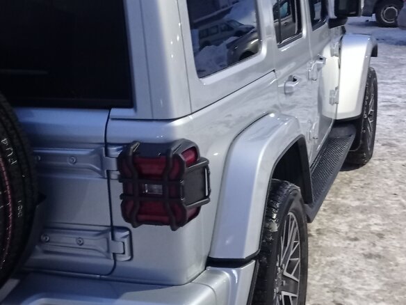 2022 Jeep Wrangler IV (JL), серебристый, 3499999 рублей - вид 3
