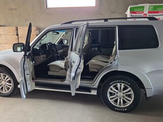 2017 Mitsubishi Pajero IV Рестайлинг 2, серебристый, 3100000 рублей, вид 4