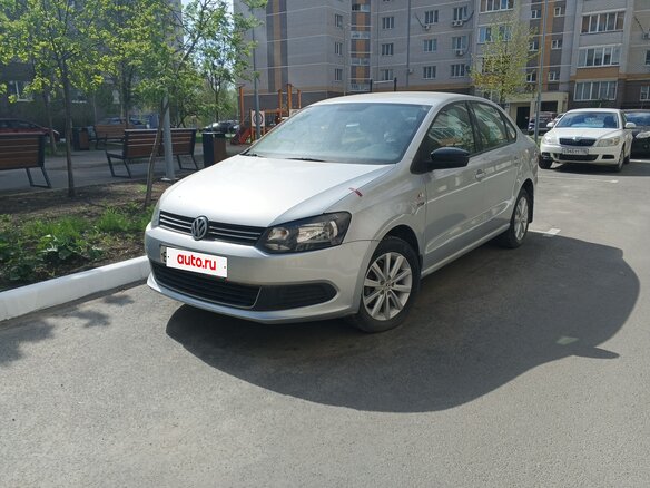 2013 Volkswagen Polo V, серебристый, 750000 рублей