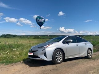 2016 Toyota Prius IV (XW50), серебристый, 1700000 рублей, вид 2