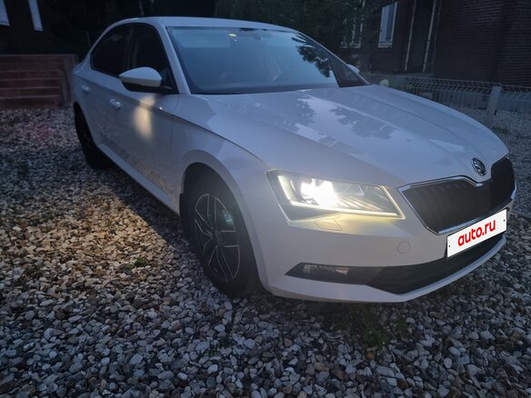 2017 Skoda Superb III, белый - вид 1