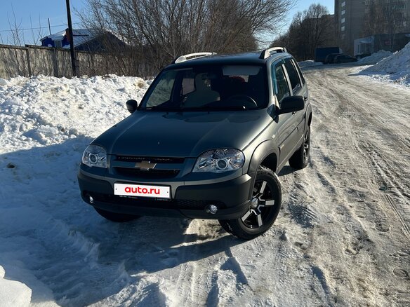2017 Chevrolet Niva I Рестайлинг, серый, 730000 рублей - вид 1