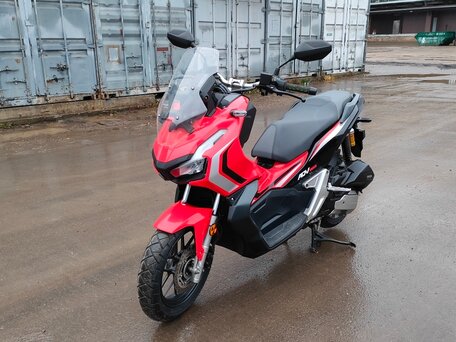 2020 Honda ADV150, красный, 399000 рублей, вид 1