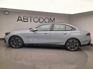 2024 BMW 5 серии 520i VIII (G60/G61/G68), серый, 6820000 рублей, вид 2