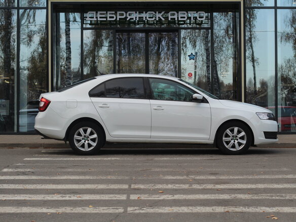 2020 Skoda Rapid I Рестайлинг, белый, 1450000 рублей - вид 3