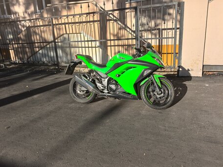 2013 Kawasaki Ninja 300, зелёный, 400000 рублей, вид 1