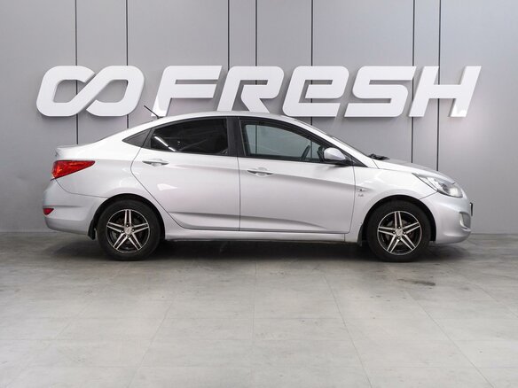 2012 Hyundai Solaris I, серебристый, 574000 рублей - вид 4