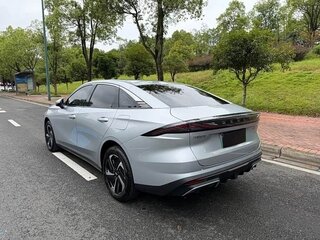 2025 Geely Galaxy L6 EM-i 140 km, серебристый, 2667033 рублей, вид 4