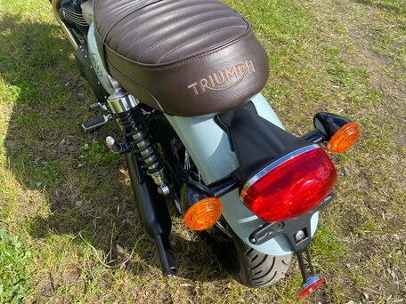 2023 Triumph Bonneville T100, голубой, 1250000 рублей, вид 4
